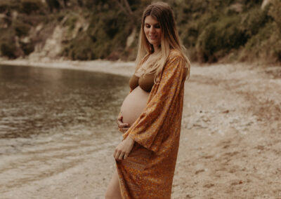 Shooting photos de grossesse sur la plage réalisé par Lesley S. Photography basé dans Les Landes